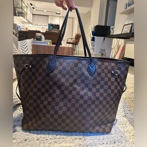 - Louis Vuitton Neverfull GM